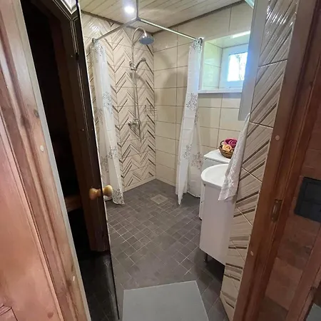 Vahtra Allee Kuelalismaja *