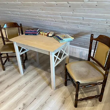 Vahtra Allee Kuelalismaja Roodevaelja